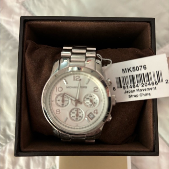 Michael Kors Watch 5076 - Picture 2 of 5